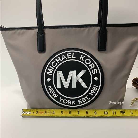 Michael Kors Handbags - Michael Kors Kenly Large Top Zip Tote